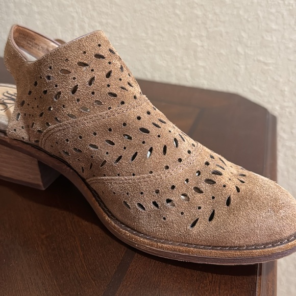 SOFFT SLINGBACKS SHOES TAN SUEDE LEATHER WITH CUTOUTS ADJUSTABLE STRAP BUCKLE - Picture 6 of 11